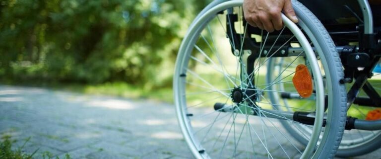 У Калуші безоплатно надають в оренду крісла колісні та ходунки
