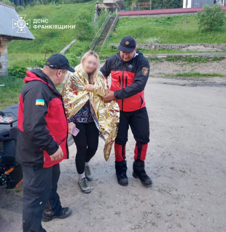 У прикарпатських горах блискавка влучила в туристку з Чернівців (ФОТО)