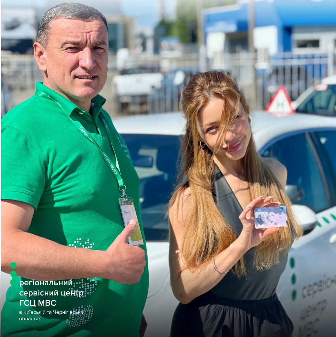 Співачка Тіна Кароль отримала посвідчення водія (ФОТО)
