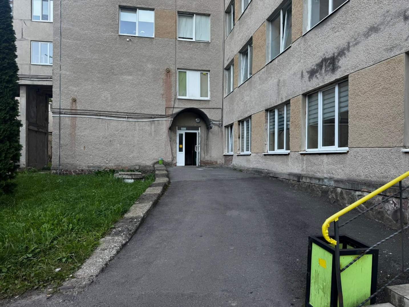 У лікарнях Калуської громади облаштовують безбар’єрні маршрути та відділення