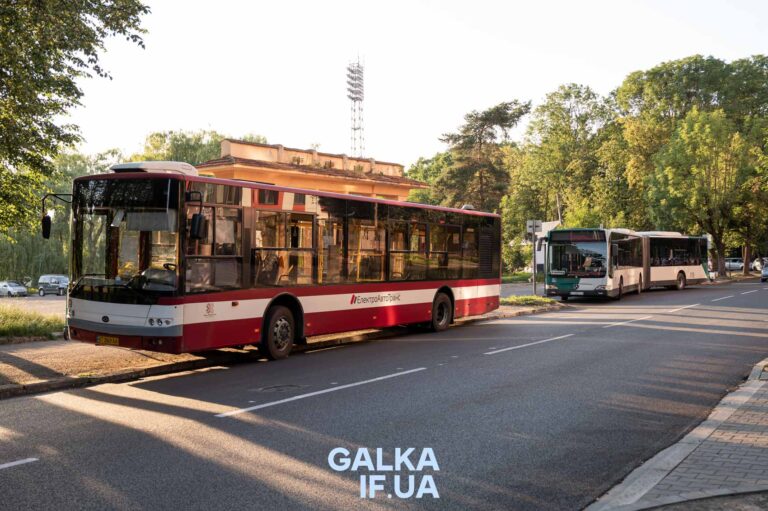 У Франківську скоротять кількість автобусів і тролейбусів через нестачу водіїв (СПИСОК МАРШРУТІВ)