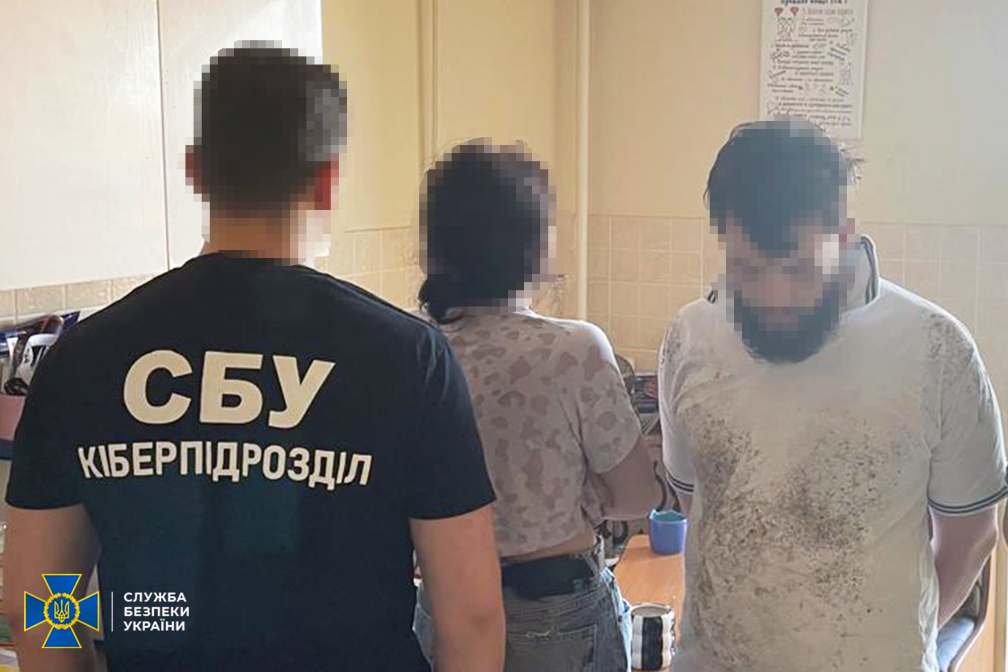 1,5 кг канабісу та сотні грамів психотропів: прикарпатське подружжя ховало наркотики у дитячих книжках (ФОТО)